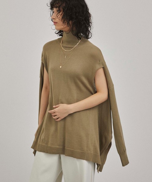 A + TOKYO（エープラストウキョウ）の「タートルネックポンチョニット（ニット/セーター・レディース・ベージュ/グレー・FREE）」の6枚目の写真