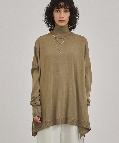 A + TOKYO（エープラストウキョウ）の「タートルネックポンチョニット（ニット/セーター・レディース・ベージュ/グレー・FREE）」の8枚目の写真