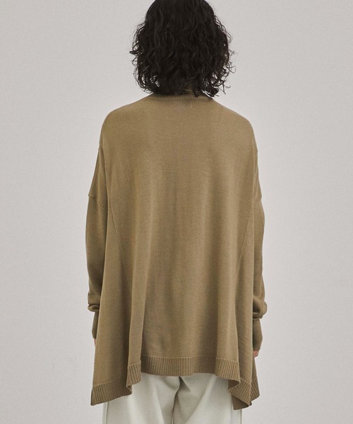 A + TOKYO（エープラストウキョウ）の「タートルネックポンチョニット（ニット/セーター・レディース・ベージュ/グレー・FREE）」の10枚目の写真