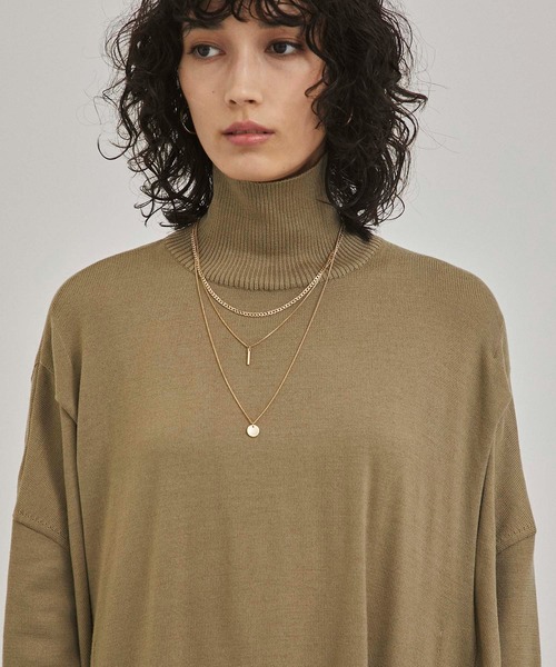 A + TOKYO（エープラストウキョウ）の「タートルネックポンチョニット（ニット/セーター・レディース・ベージュ/グレー・FREE）」の11枚目の写真