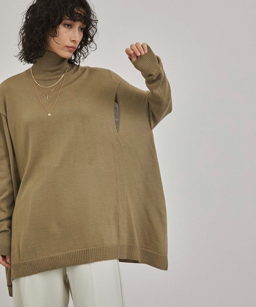 A + TOKYO（エープラストウキョウ）の「タートルネックポンチョニット（ニット/セーター・レディース・ベージュ/グレー・FREE）」の12枚目の写真