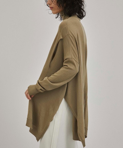 A + TOKYO（エープラストウキョウ）の「タートルネックポンチョニット（ニット/セーター・レディース・ベージュ/グレー・FREE）」の13枚目の写真