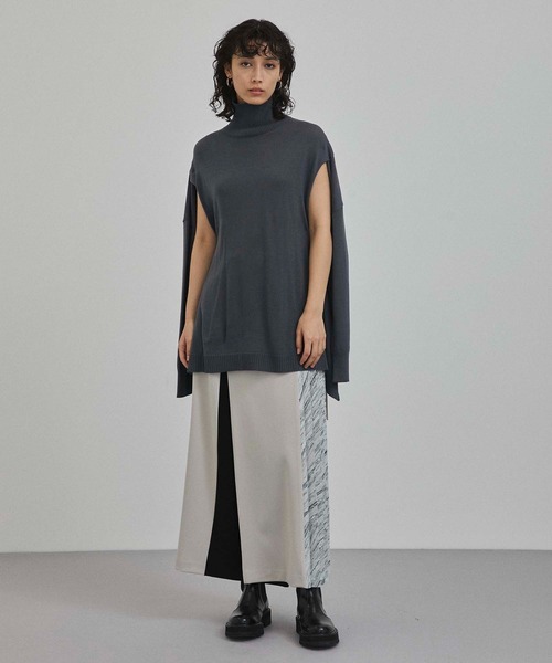 A + TOKYO（エープラストウキョウ）の「タートルネックポンチョニット（ニット/セーター・レディース・ベージュ/グレー・FREE）」の18枚目の写真