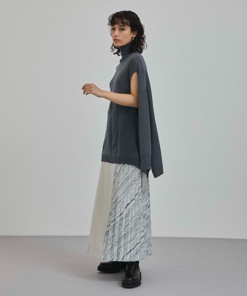 A + TOKYO（エープラストウキョウ）の「タートルネックポンチョニット（ニット/セーター・レディース・ベージュ/グレー・FREE）」の19枚目の写真