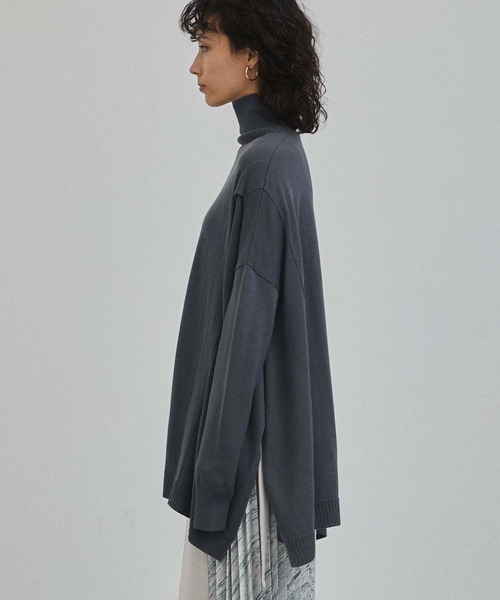 A + TOKYO（エープラストウキョウ）の「タートルネックポンチョニット（ニット/セーター・レディース・ベージュ/グレー・FREE）」の22枚目の写真