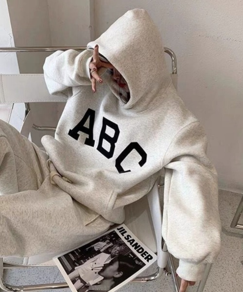 MANGROVE（マングローブ）の「ABCプリントオーバーサイズフーディー（パーカー・レディース・ダークカーキ/アイボリー・FREE）」の22枚目の写真