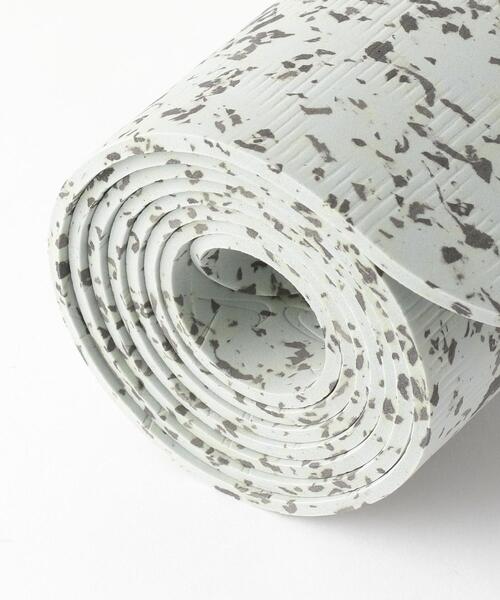 NIKE（ナイキ）の「【WEB限定】 ＜NIKE(ナイキ)＞ムーブ ヨガマット 4mm（スポーツグッズ・レディース・ライトグレー/ブラック/ナチュラル・FREE）」の5枚目の写真