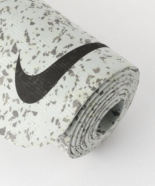 NIKE（ナイキ）の「【WEB限定】 ＜NIKE(ナイキ)＞ムーブ ヨガマット 4mm（スポーツグッズ・レディース・ライトグレー/ブラック/ナチュラル・FREE）」の7枚目の写真