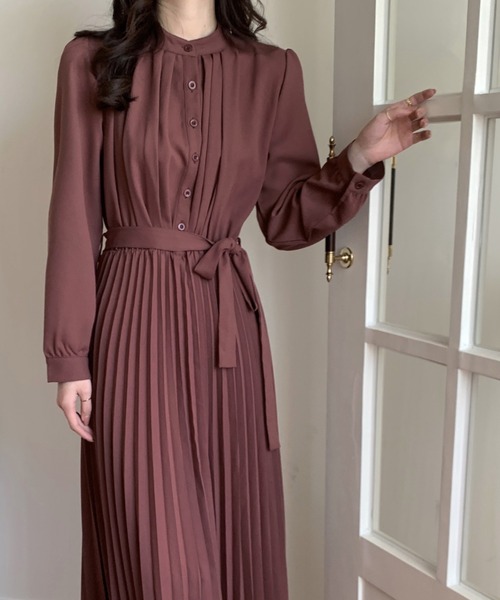 emi+（エミプラス）の「スタンドネックプリーツ切り替えワンピース（ワンピース・レディース・ネイビー/ベージュ/アイボリー/キャメル/ブラウン/ブルー/ブラック/グレー・L/S/M）」の19枚目の写真