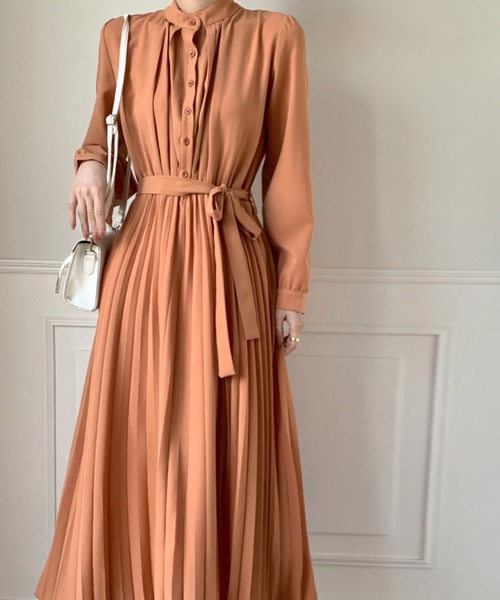 emi+（エミプラス）の「スタンドネックプリーツ切り替えワンピース（ワンピース・レディース・ネイビー/ベージュ/アイボリー/キャメル/ブラウン/ブルー/ブラック/グレー・L/S/M）」の21枚目の写真