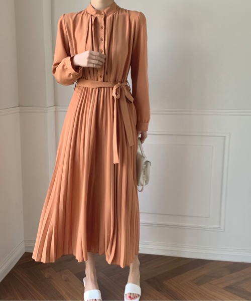 emi+（エミプラス）の「スタンドネックプリーツ切り替えワンピース（ワンピース・レディース・ネイビー/ベージュ/アイボリー/キャメル/ブラウン/ブルー/ブラック/グレー・L/S/M）」の22枚目の写真