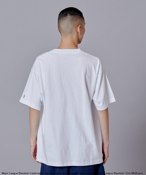 penguin BY MUNSINGWEAR（ペンギン バイ マンシングウェア）の「ペンギン バイ マンシングウェア MLBコラボTシャツメンズ レディース ユニセックス ウェア tシャツ スポーツウェア MLBコラボ ゴルフ（Tシャツ/カットソー・メンズ・ホワイト・S/M/L/XL）」の5枚目の写真