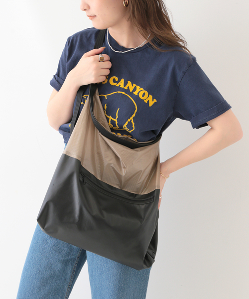 SLOBE IENA（スローブイエナ）の「【MEYAME / メヤメ】SLOBE別注 BRIGHT ROLL ショルダーバッグ◆（ショルダーバッグ・レディース・ベージュ/ブルー・FREE）」の2枚目の写真