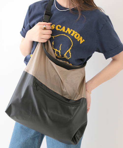 SLOBE IENA（スローブイエナ）の「【MEYAME / メヤメ】SLOBE別注 BRIGHT ROLL ショルダーバッグ◆（ショルダーバッグ・レディース・ベージュ/ブルー・FREE）」の6枚目の写真