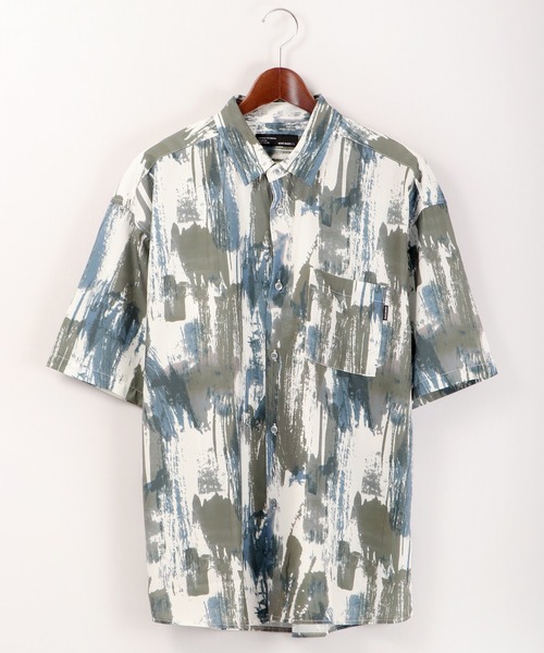 Naive magic(ナイーブマジック)の「とろみシルクタッチ総柄ヴィンテージ半袖ルーズシャツ(シャツ/ブラウス・メンズ・ホワイト/ライトグレー/ブラック/ブラウン/グレー/グリーン/アイボリー/その他/ホワイト系その他/ブラック系その他・M/L)」の2枚目の写真
