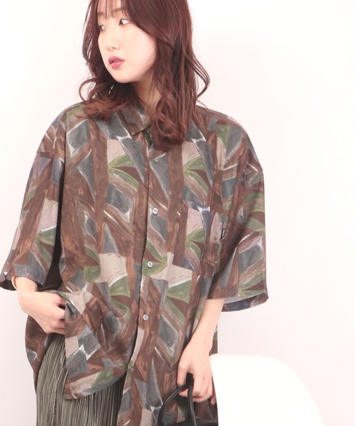 Naive magic(ナイーブマジック)の「とろみシルクタッチ総柄ヴィンテージ半袖ルーズシャツ(シャツ/ブラウス・メンズ・ホワイト/ライトグレー/ブラック/ブラウン/グレー/グリーン/アイボリー/その他/ホワイト系その他/ブラック系その他・M/L)」の18枚目の写真