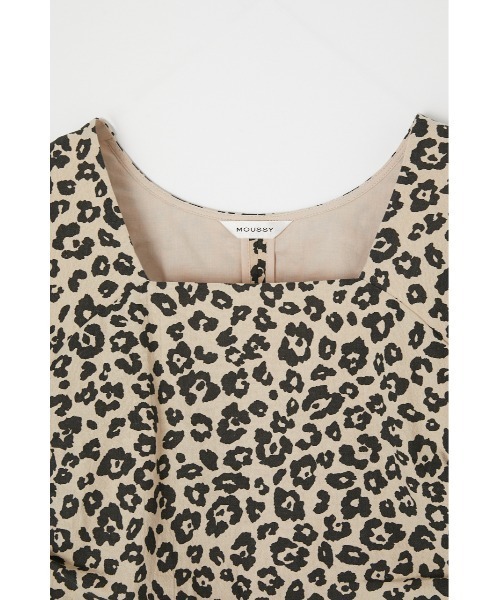 MOUSSY(マウジー)の「PUFF SLEEVE GATHERED トップス(シャツ/ブラウス・レディース・オフホワイト/ブラック/ベージュ系その他・1/2)」の4枚目の写真