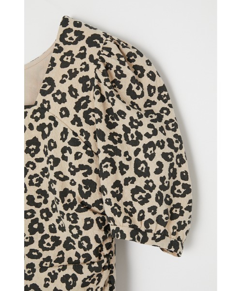 MOUSSY(マウジー)の「PUFF SLEEVE GATHERED トップス(シャツ/ブラウス・レディース・オフホワイト/ブラック/ベージュ系その他・1/2)」の5枚目の写真