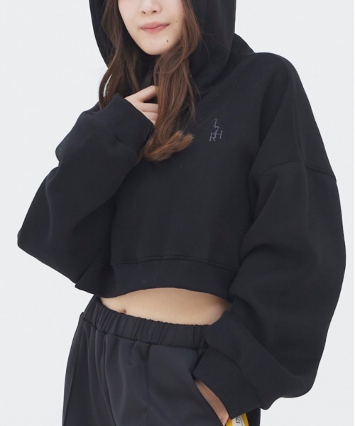 17HR(セブンティーンアワーズ)の「ボリュームスリーブショートパーカー(パーカー・レディース・ホワイト/ブルー/ブラック・FREE)」の3枚目の写真
