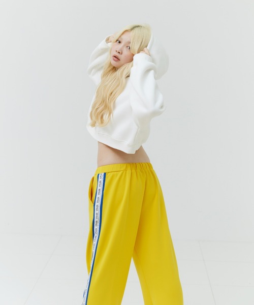 17HR(セブンティーンアワーズ)の「ボリュームスリーブショートパーカー(パーカー・レディース・ホワイト/ブルー/ブラック・FREE)」の8枚目の写真