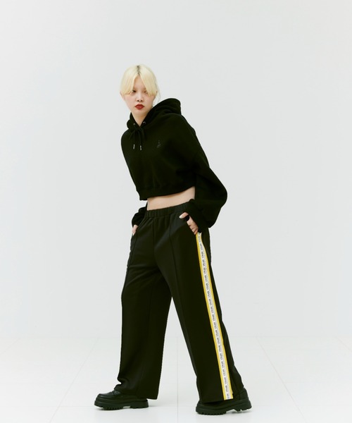 17HR(セブンティーンアワーズ)の「ボリュームスリーブショートパーカー(パーカー・レディース・ホワイト/ブルー/ブラック・FREE)」の5枚目の写真