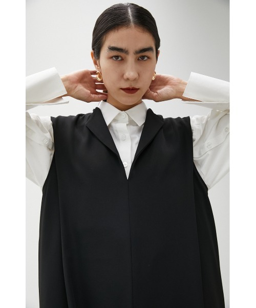 crie conforto（クリーコンフォルト）の「ショルダータックジャンスカ（ジャンパースカート・レディース・アイボリー/ブラック・SMALL/MEDIUM）」の4枚目の写真