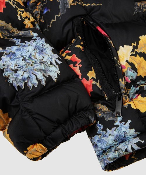 MARCELO BURLON(マルセロ・バーロン)の「ALL OVER FLOWERS NYL DOWN JKT(その他アウター・メンズ・ブラック系その他・M/L)」の4枚目の写真