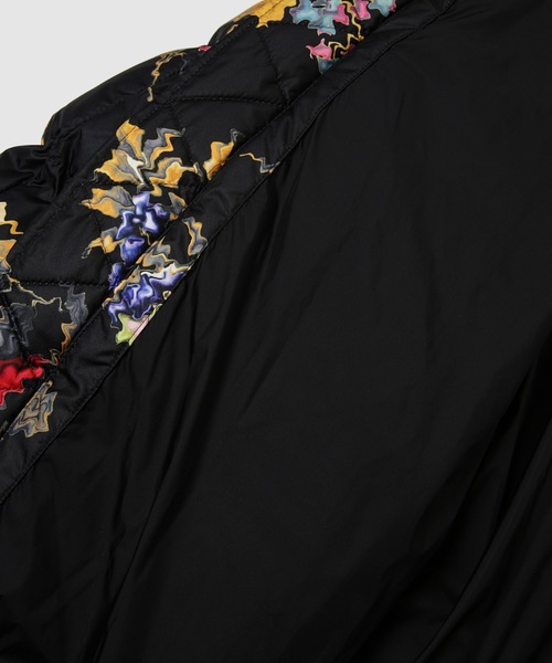 MARCELO BURLON(マルセロ・バーロン)の「ALL OVER FLOWERS NYL DOWN JKT(その他アウター・メンズ・ブラック系その他・M/L)」の6枚目の写真