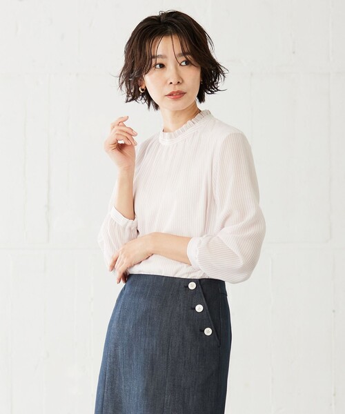 J.PRESS(ジェイプレス)の「カチオンストライプ フリルネック バンドカラー カットソー(Tシャツ/カットソー・レディース・ピンク系1/ふじ色系/ネイビー系1/ホワイト系・MEDIUM/LARGE)」の1枚目の写真