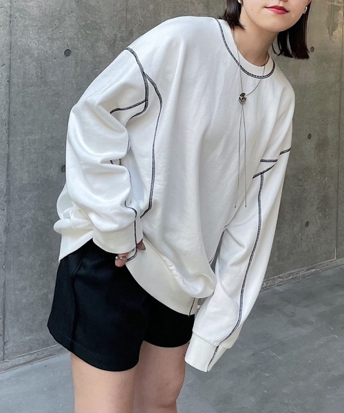 PAGEBOY（ページボーイ）の「カラーステッチBIGスウェット（スウェット・レディース・チャコールグレー/オフホワイト/ラベンダー/オートミール/グレー系その他3/グレー系その他/ブラウン/ホワイト系その他/パープル・FREE）」の2枚目の写真