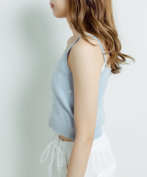 OLIVE des OLIVE（オリーブデオリーブ）の「花刺繍キャミソール（キャミソール・レディース・オフホワイト/ブラック/サックスブルー・FREE）」の19枚目の写真