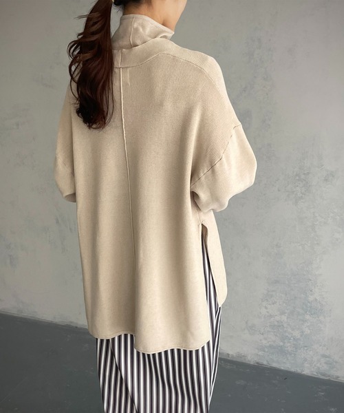 &g'aime（アンジェム）の「【&g’aime】Uネックルーズニット（ニット/セーター・レディース・チャコール/パープル/アイボリー・FREE）」の5枚目の写真