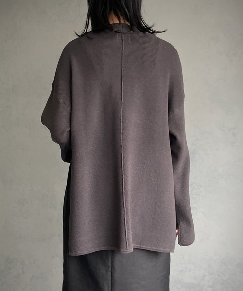 &g'aime（アンジェム）の「【&g’aime】Uネックルーズニット（ニット/セーター・レディース・チャコール/パープル/アイボリー・FREE）」の22枚目の写真