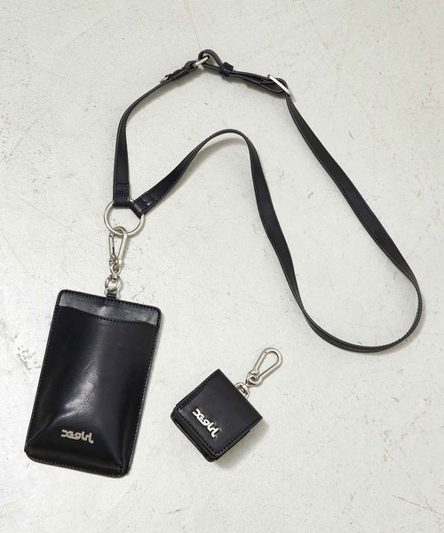 ギフトに最適 X-girl FAUX LEATHER Airpods CASE 大人カジュアル X-girl（エックスガール）の「FAUX LEATHER Airpods CASE