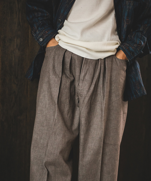 FARAH(ファーラー)の「【FARAH×JOURNAL STANDARD / ファーラー】 別注 ツータックパンツ(デニムパンツ・メンズ・アイボリー/チャコールグレー/ブラック系その他/ウッド・34/30/32)」の6枚目の写真