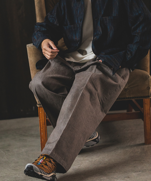 FARAH(ファーラー)の「【FARAH×JOURNAL STANDARD / ファーラー】 別注 ツータックパンツ(デニムパンツ・メンズ・アイボリー/チャコールグレー/ブラック系その他/ウッド・34/30/32)」の8枚目の写真