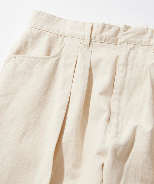 FARAH(ファーラー)の「【FARAH×JOURNAL STANDARD / ファーラー】 別注 ツータックパンツ(デニムパンツ・メンズ・アイボリー/チャコールグレー/ブラック系その他/ウッド・34/30/32)」の12枚目の写真