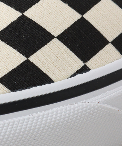 VANS（バンズ）の「【VANS/ヴァンズ】CLASSIC SLIP-ON：スニーカー（スニーカー・レディース・ホワイト・23cm/23.5cm/24cm/24.5cm/25cm）」の13枚目の写真