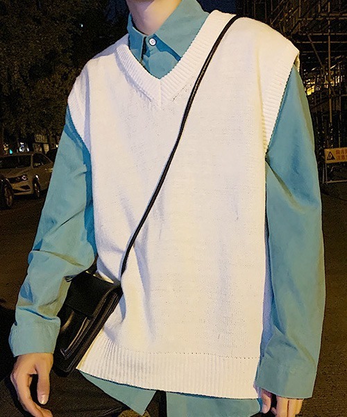 SEN TOKYO（セントーキョー）の「テクニックいらずで即こなれ感。ルーズVネックニットベスト（ベスト・メンズ・ホワイト/ブラック/ブルー・M/L/XL/XXL）」の4枚目の写真