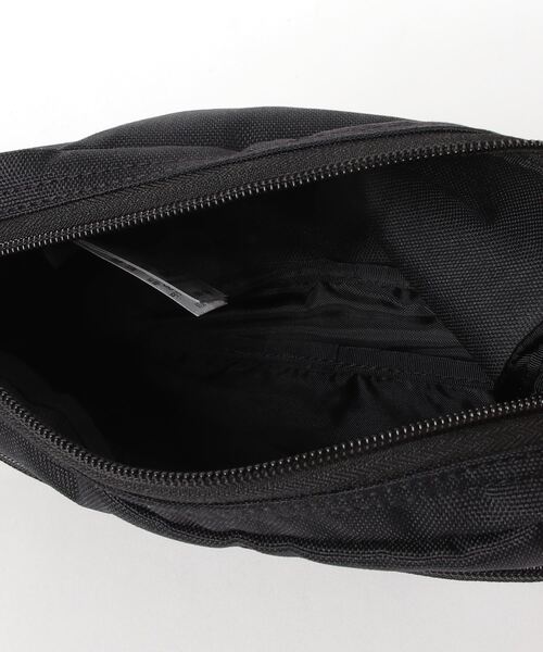 CHUMS（チャムス）の「CHUMS/チャムス ウエストバッグ SHOULDER POUCH リサイクルショルダーポーチ CH60-3539（ボディバッグ/ウエストポーチ・メンズ・ブラック/ホワイト/ブラウン/ネイビー/グレイッシュベージュ/カラフル/ホワイト系その他/ブラック×ホワイト・FREE）」の17枚目の写真