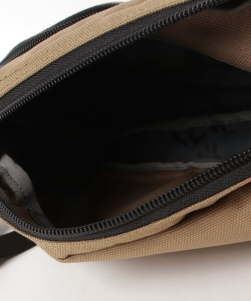 CHUMS（チャムス）の「CHUMS/チャムス ウエストバッグ SHOULDER POUCH リサイクルショルダーポーチ CH60-3539（ボディバッグ/ウエストポーチ・メンズ・ブラック/ホワイト/ブラウン/ネイビー/グレイッシュベージュ/カラフル/ホワイト系その他/ブラック×ホワイト・FREE）」の12枚目の写真