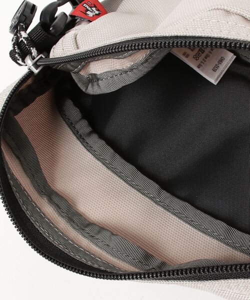 CHUMS（チャムス）の「CHUMS/チャムス ウエストバッグ SHOULDER POUCH リサイクルショルダーポーチ CH60-3539（ボディバッグ/ウエストポーチ・メンズ・ブラック/ホワイト/ブラウン/ネイビー/グレイッシュベージュ/カラフル/ホワイト系その他/ブラック×ホワイト・FREE）」の9枚目の写真