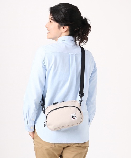 CHUMS（チャムス）の「CHUMS/チャムス ウエストバッグ SHOULDER POUCH リサイクルショルダーポーチ CH60-3539（ボディバッグ/ウエストポーチ・メンズ・ブラック/ホワイト/ブラウン/ネイビー/グレイッシュベージュ/カラフル/ホワイト系その他/ブラック×ホワイト・FREE）」の10枚目の写真