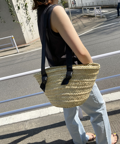 KECH LeS ESSENTIELS（ケッシュルエッセンシャル）の「【KECH LeS ESSENTIELS】RIBBON HANDLE SMALL BASKET（かごバッグ・レディース・ベージュ・FREE）」の4枚目の写真
