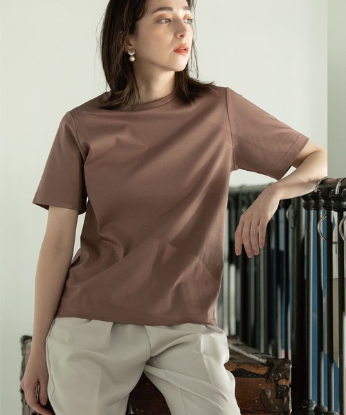 OPAQUE.CLIP(オペークドットクリップ)の「◆シルク調コットン ベーシックTシャツ【UV/接触冷感/イージーケア/洗濯機洗い可】(Tシャツ/カットソー・レディース・キャメル/ブラック/ライトブルー/ホワイト系/チャコールグレー・36/38/40/42/34)」の5枚目の写真