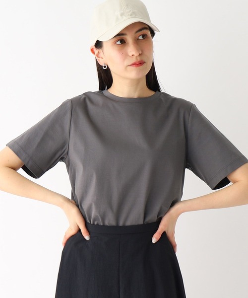 OPAQUE.CLIP(オペークドットクリップ)の「◆シルク調コットン ベーシックTシャツ【UV/接触冷感/イージーケア/洗濯機洗い可】(Tシャツ/カットソー・レディース・キャメル/ブラック/ライトブルー/ホワイト系/チャコールグレー・36/38/40/42/34)」の7枚目の写真