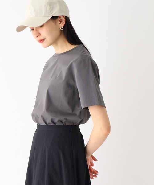 OPAQUE.CLIP(オペークドットクリップ)の「◆シルク調コットン ベーシックTシャツ【UV/接触冷感/イージーケア/洗濯機洗い可】(Tシャツ/カットソー・レディース・キャメル/ブラック/ライトブルー/ホワイト系/チャコールグレー・36/38/40/42/34)」の8枚目の写真