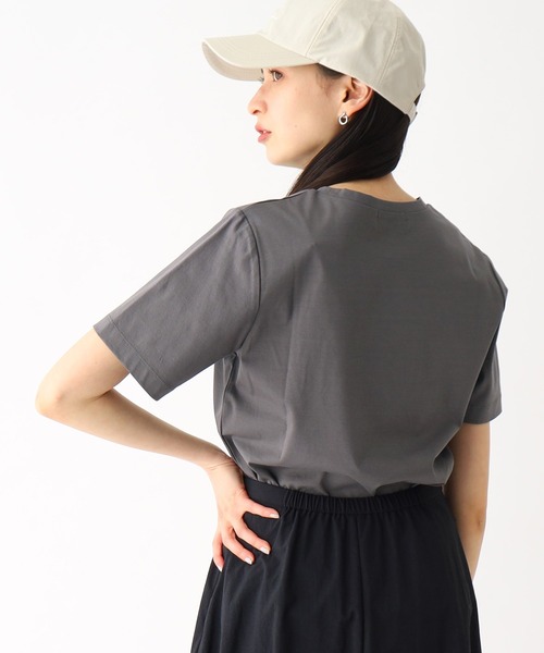 OPAQUE.CLIP(オペークドットクリップ)の「◆シルク調コットン ベーシックTシャツ【UV/接触冷感/イージーケア/洗濯機洗い可】(Tシャツ/カットソー・レディース・キャメル/ブラック/ライトブルー/ホワイト系/チャコールグレー・36/38/40/42/34)」の9枚目の写真