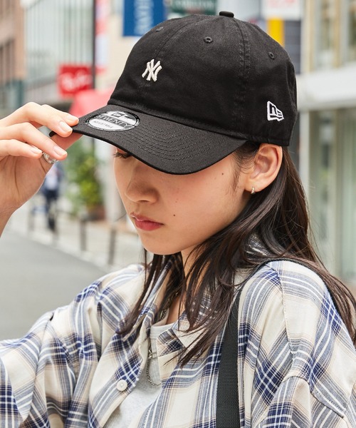MLB（メジャーリーグベースボール）の「NEW ERA/ニューエラ 別注 9TWENTY MINI LOGO MLB ミニロゴキャップ（キャップ・メンズ・ネイビー/ベージュ/ブラック系/ブラック・FREE）」の6枚目の写真