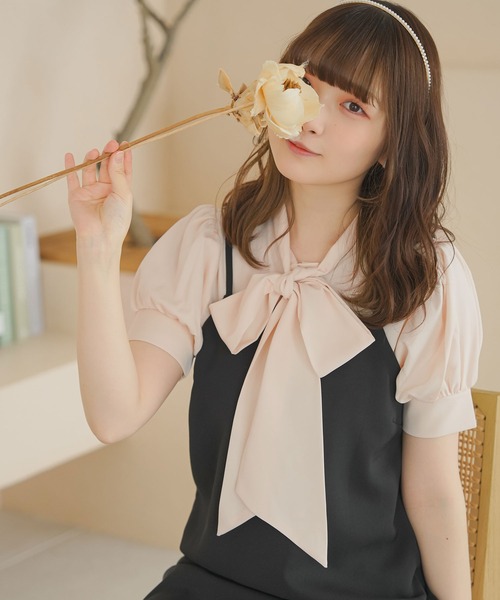 moulis'(ムーリス)の「2WAYシンプルボウタイブラウス(シャツ/ブラウス・レディース・ベージュ/ホワイト/ベビーピンク・MEDIUM/LARGE)」の1枚目の写真